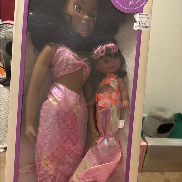 Selling brand new doll that hasn’t been open - Picture 5 of 5